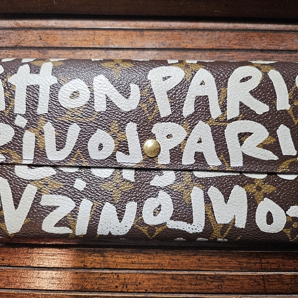 Louis Vuitton X Stephen Sprouse Graffiti Long Wallet - Picture 2 of 12